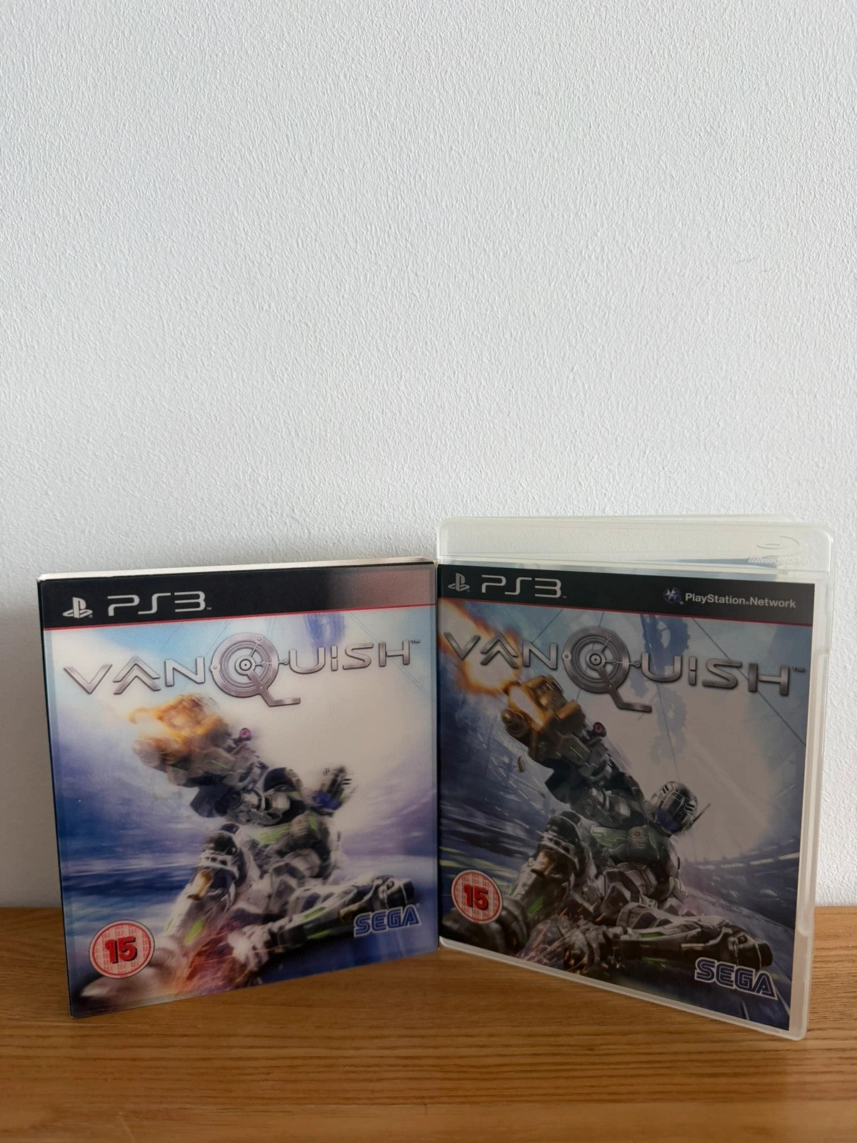 originals Vanquish PS3 game complete with manual and slipcover, very good condition.