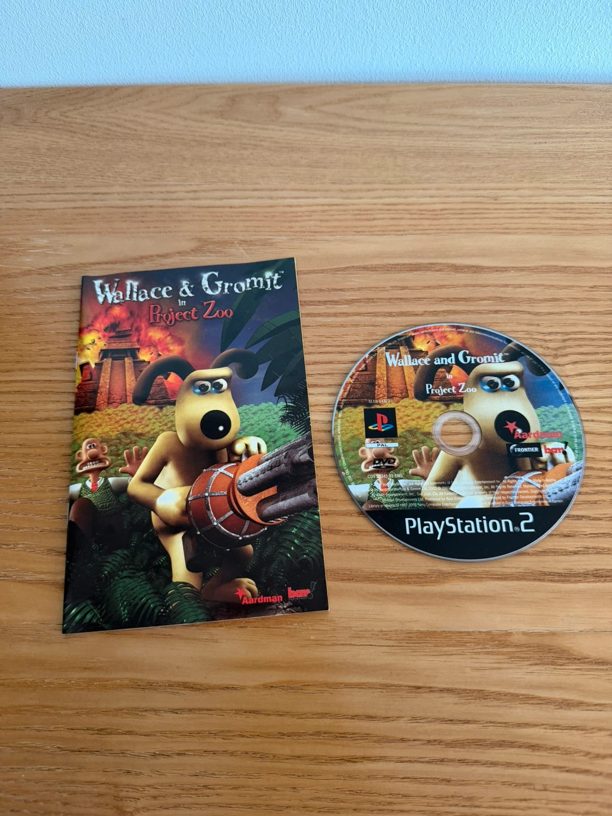 Multiples video game accessories Wallace & Gromit in Project Zoo PS2 complete with manual
