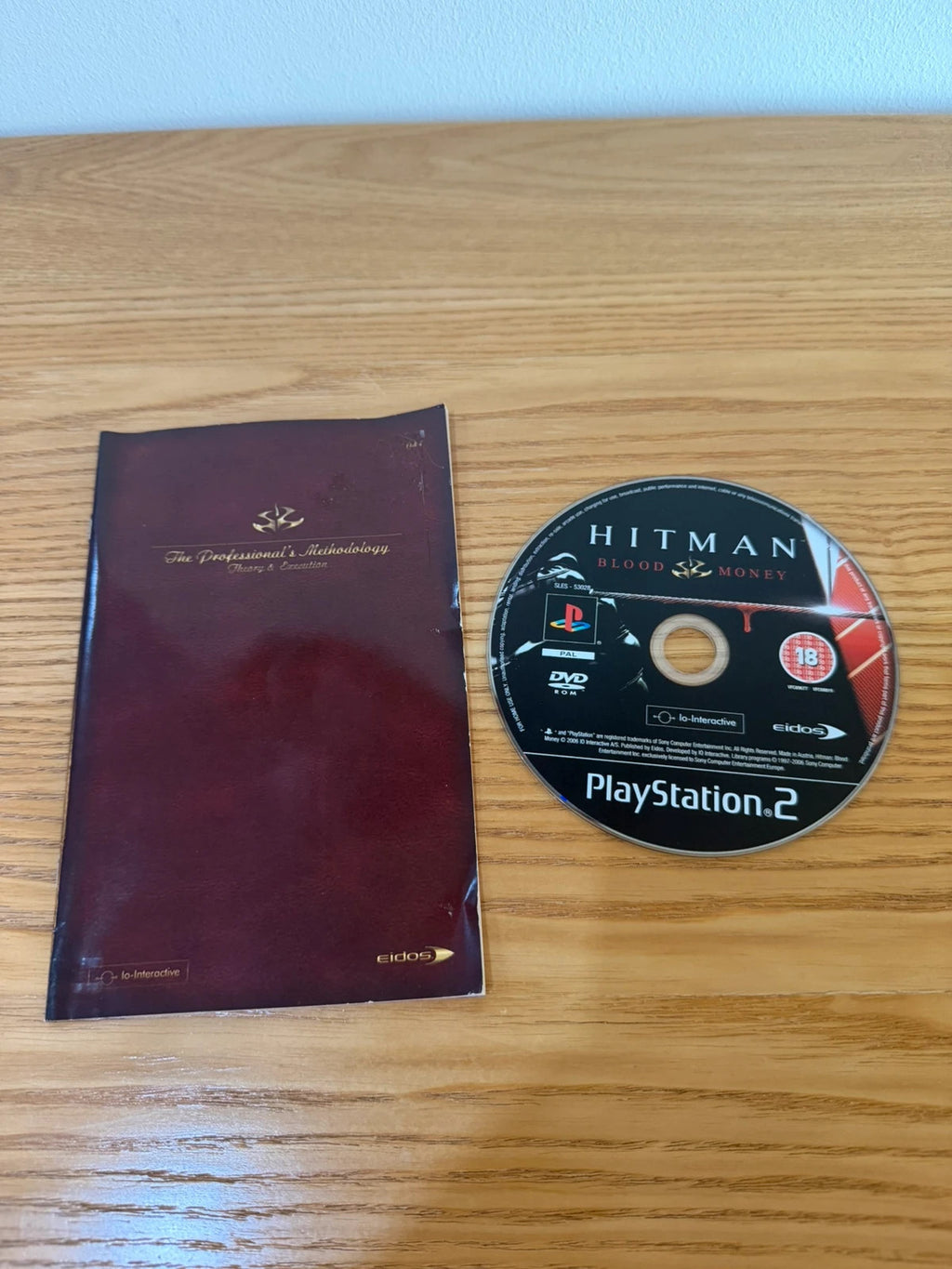 Multiples Hitman Blood Money PS2 game complete with manual and case in very good condition.