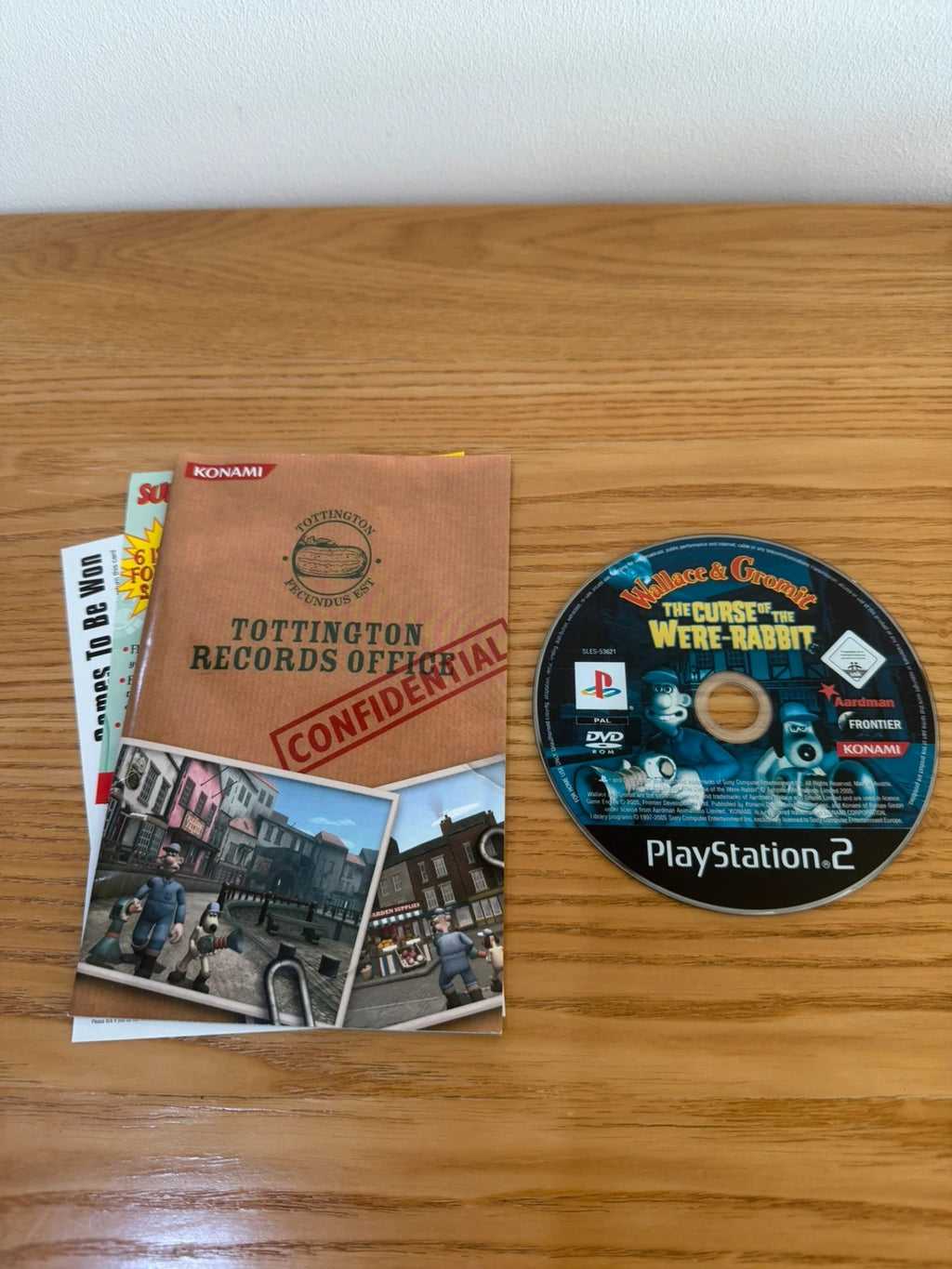 Multiples video game accessory Wallace & Gromit PS2 game case with manual and disc.