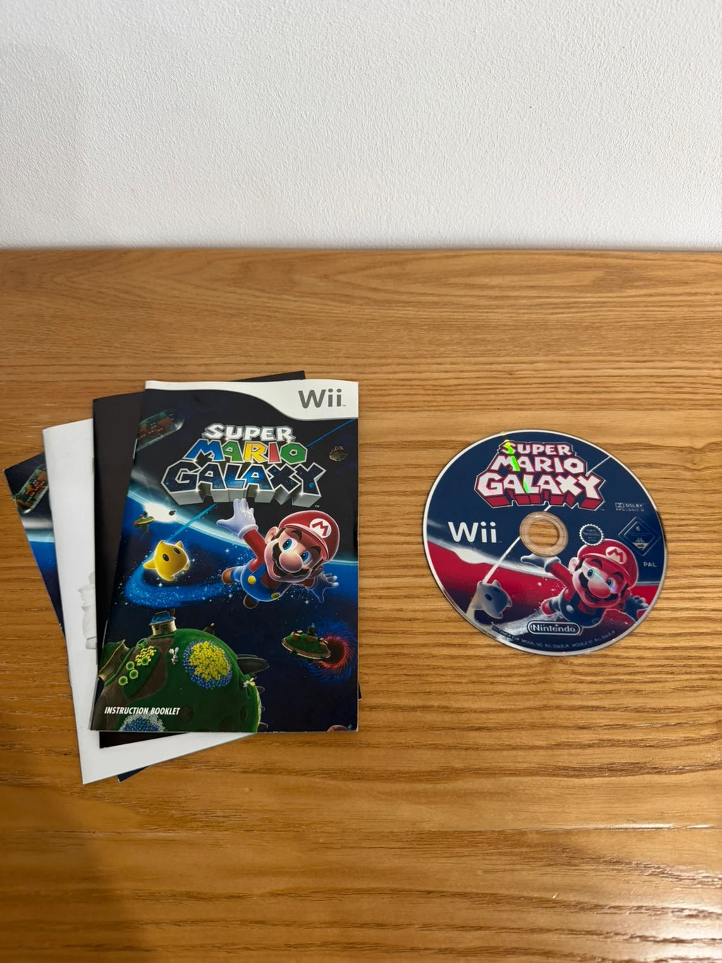 Nintendo Wii Super Mario Galaxy game complete with case, disc, cover, and manual.