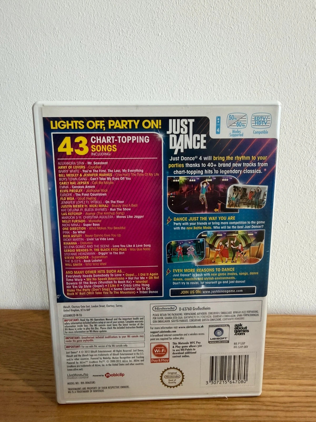 Just Dance 4 video game for Nintendo Wii with complete manual and case.
