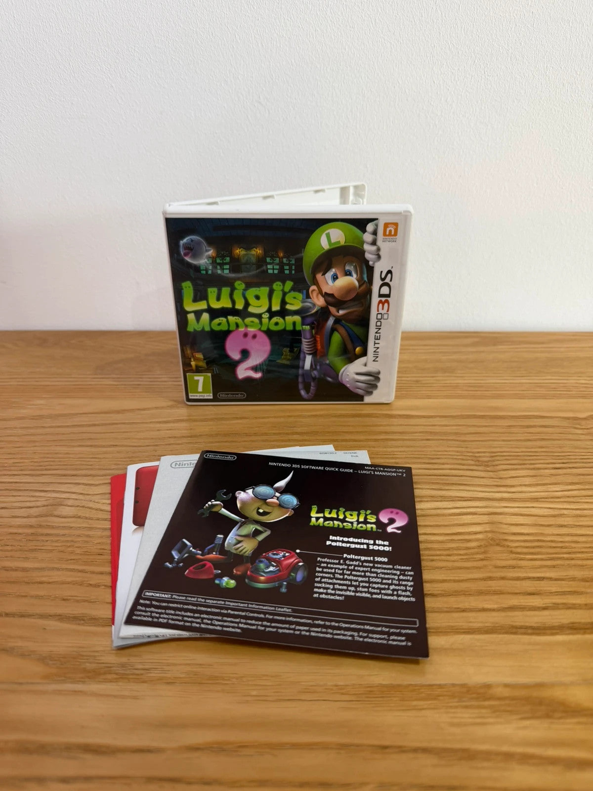 Luigi's Mansion 2 Nintendo 3DS game case with cover artwork and inserts, very good condition.