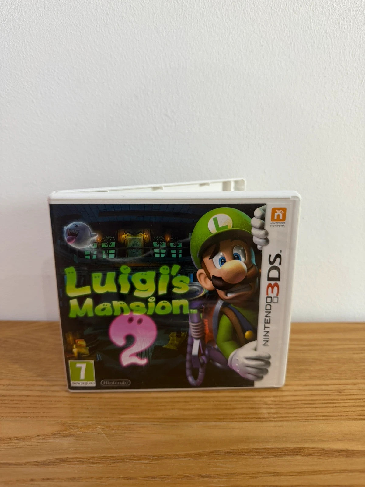 Luigi's Mansion 2 Nintendo 3DS game case with cover artwork and inserts, very good condition.