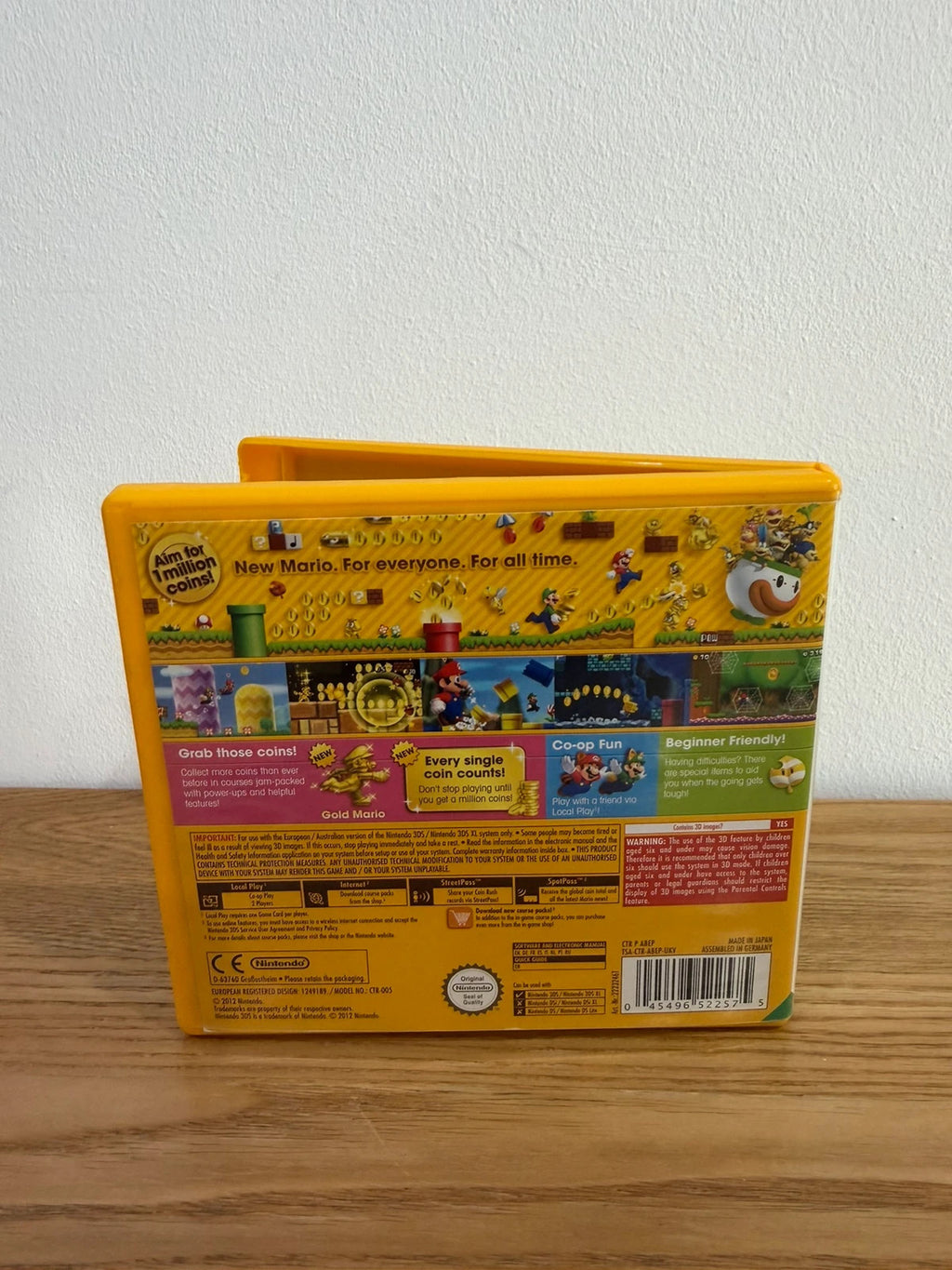 Nintendo 3DS New Super Mario Bros 2 game cartridge with case and manual in very good condition.