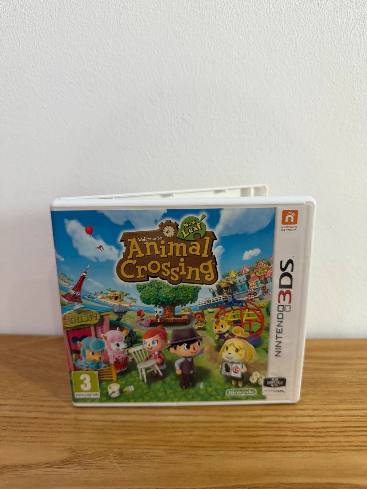 Animal Crossing New Leaf Nintendo 3DS game cartridge with manual and case in very good condition.