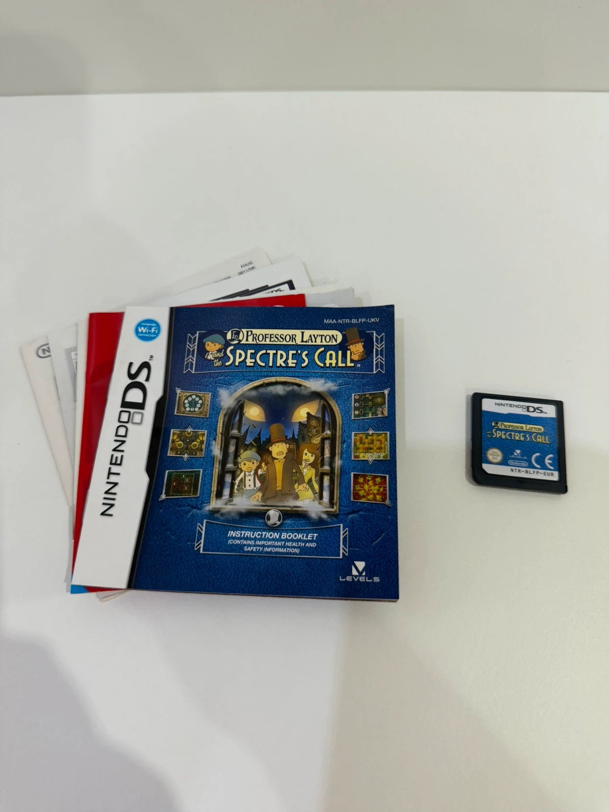 Professor Layton video game cream case with manual and cartridge, very good condition.