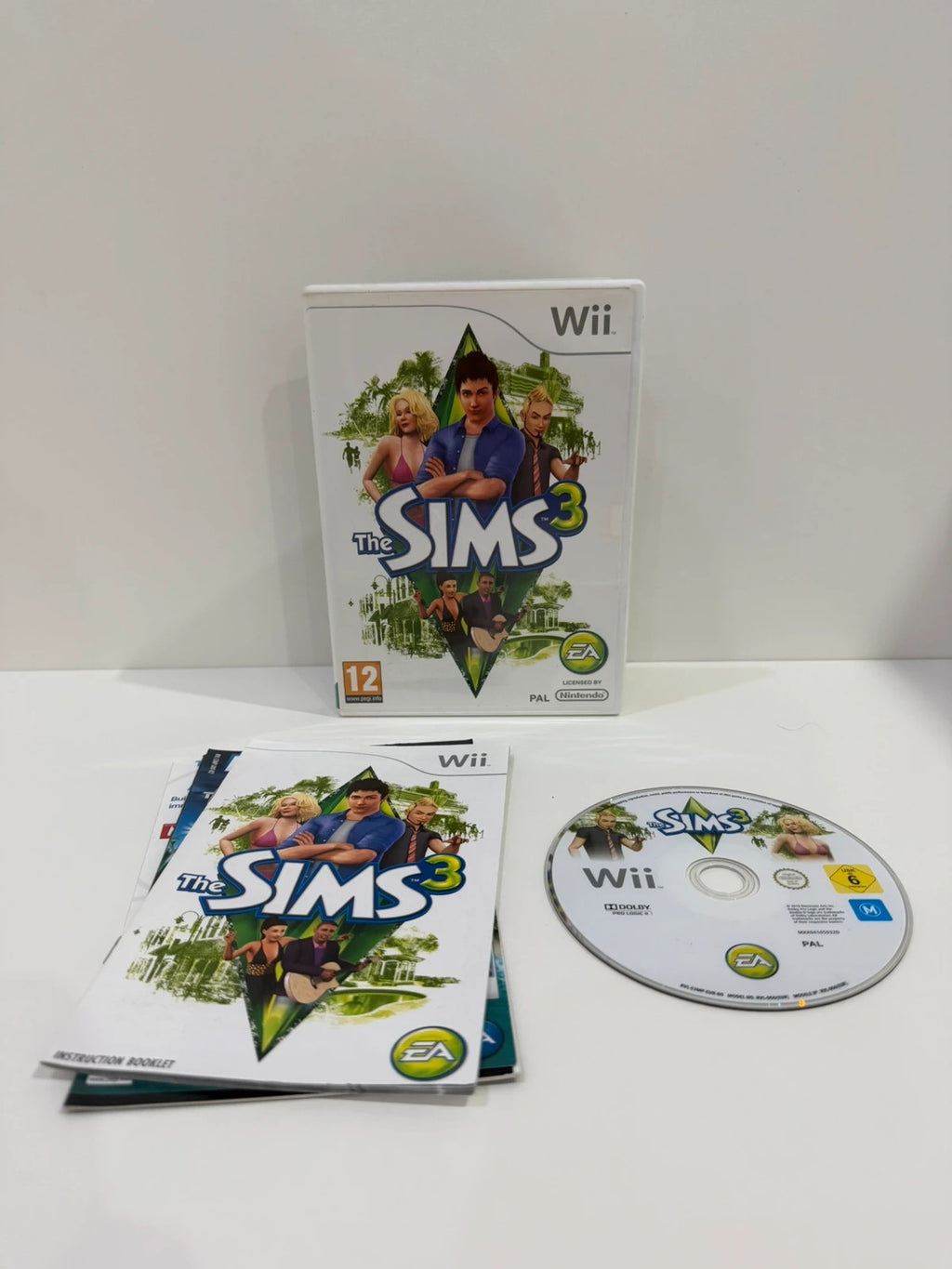 The Sims 3 Nintendo Wii game case with cover art and manual in very good condition.