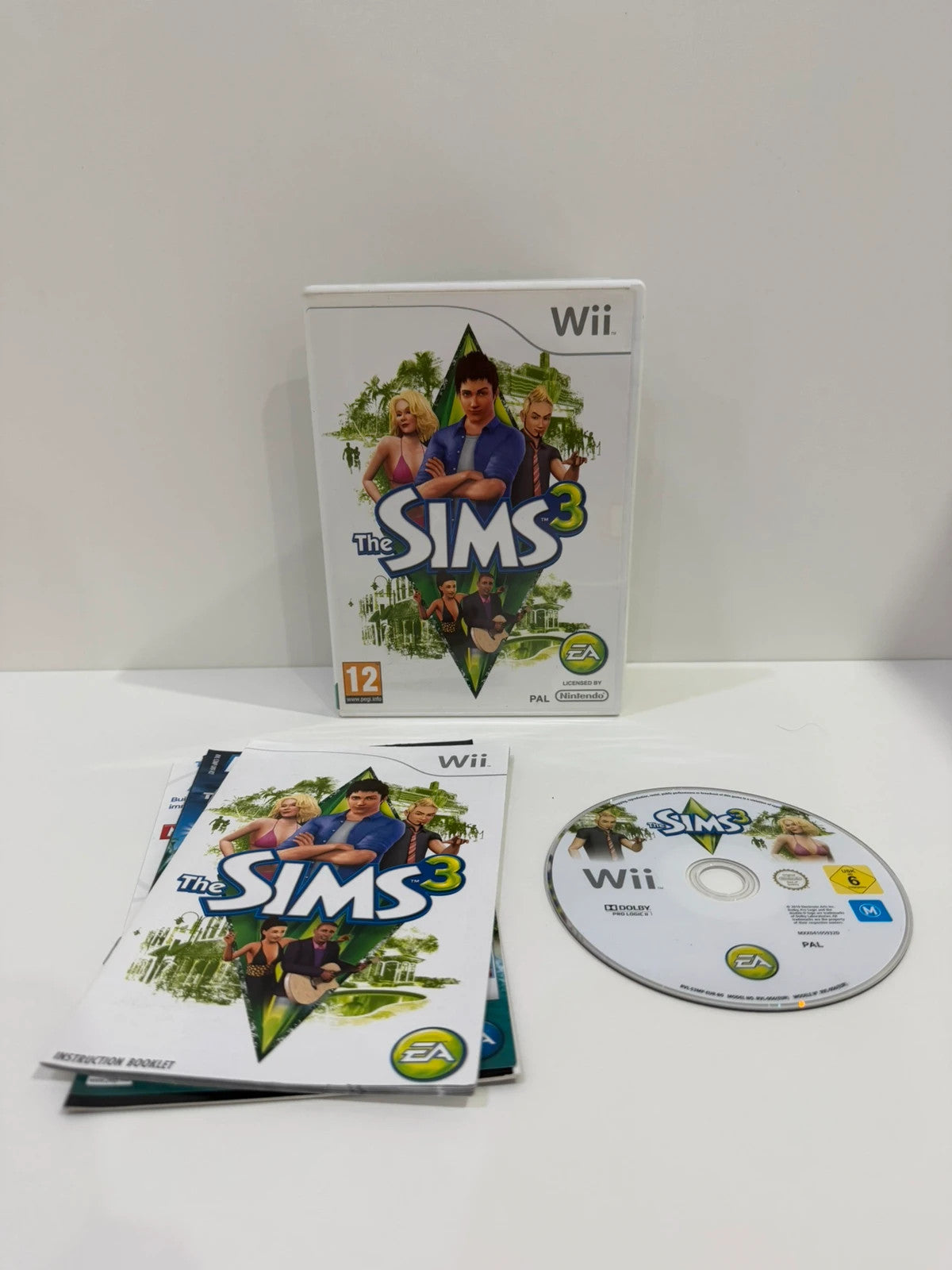 The Sims 3 Nintendo Wii game case with cover art and manual in very good condition.