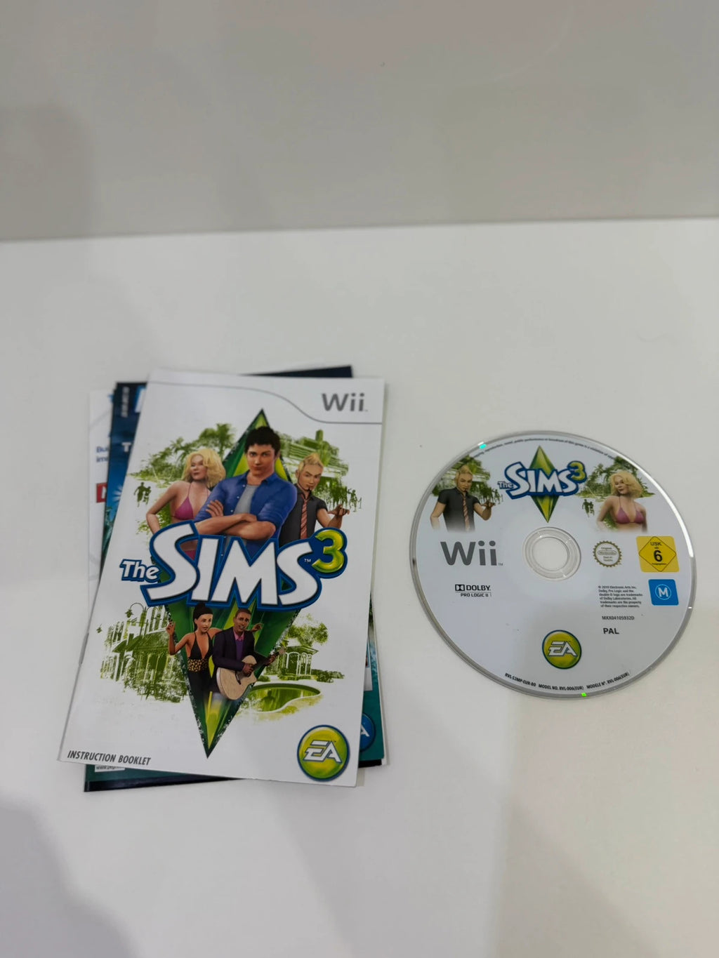 The Sims 3 Nintendo Wii game case with cover art and manual in very good condition.