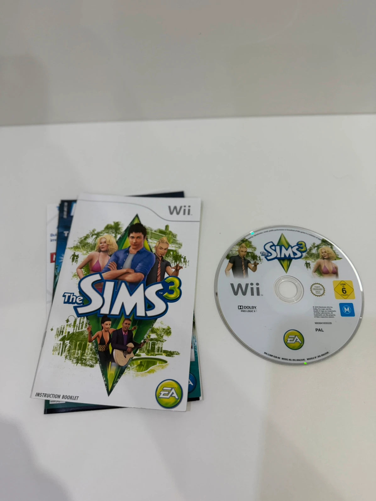 The Sims 3 Nintendo Wii game case with cover art and manual in very good condition.