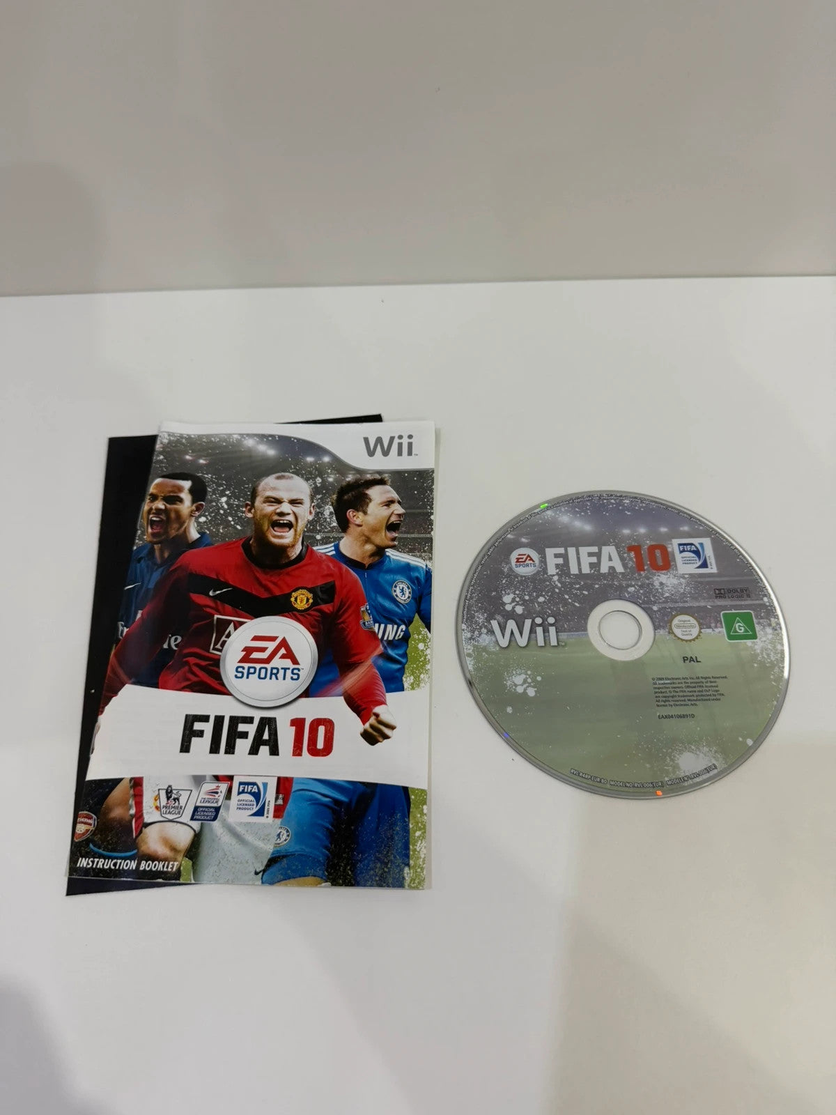 FIFA 10 Nintendo Wii game complete with manual, very good condition, light signs of use.