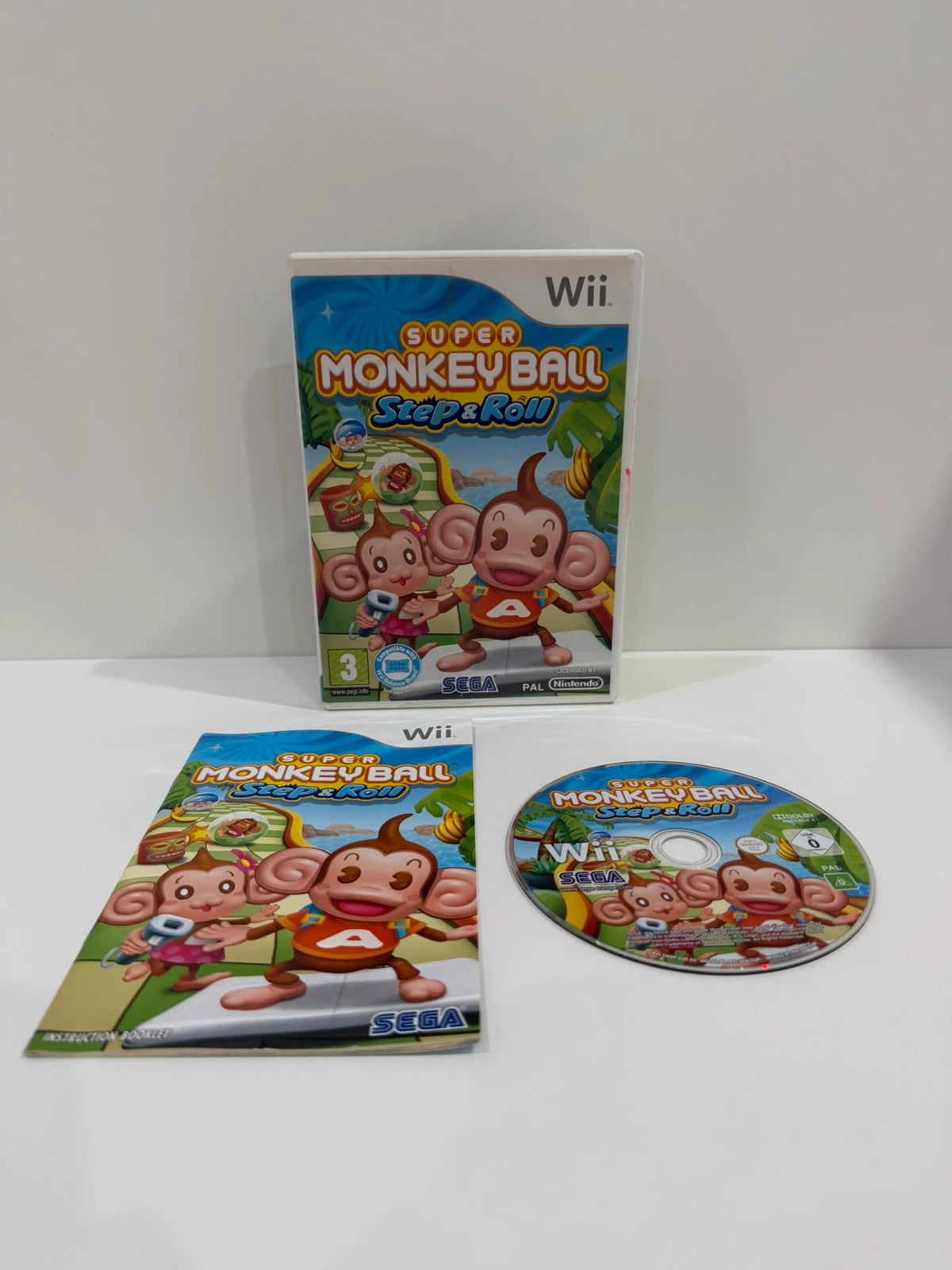 Super Monkey Ball Step & Roll Nintendo Wii game case with manual and disc in very good condition.