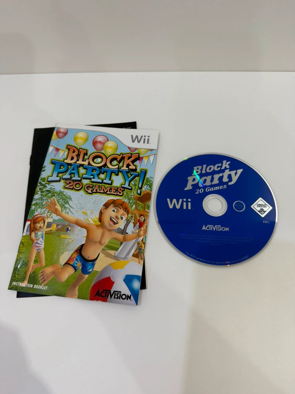 Block Party 20 Games Nintendo Wii complete set with manual and disc in very good condition.