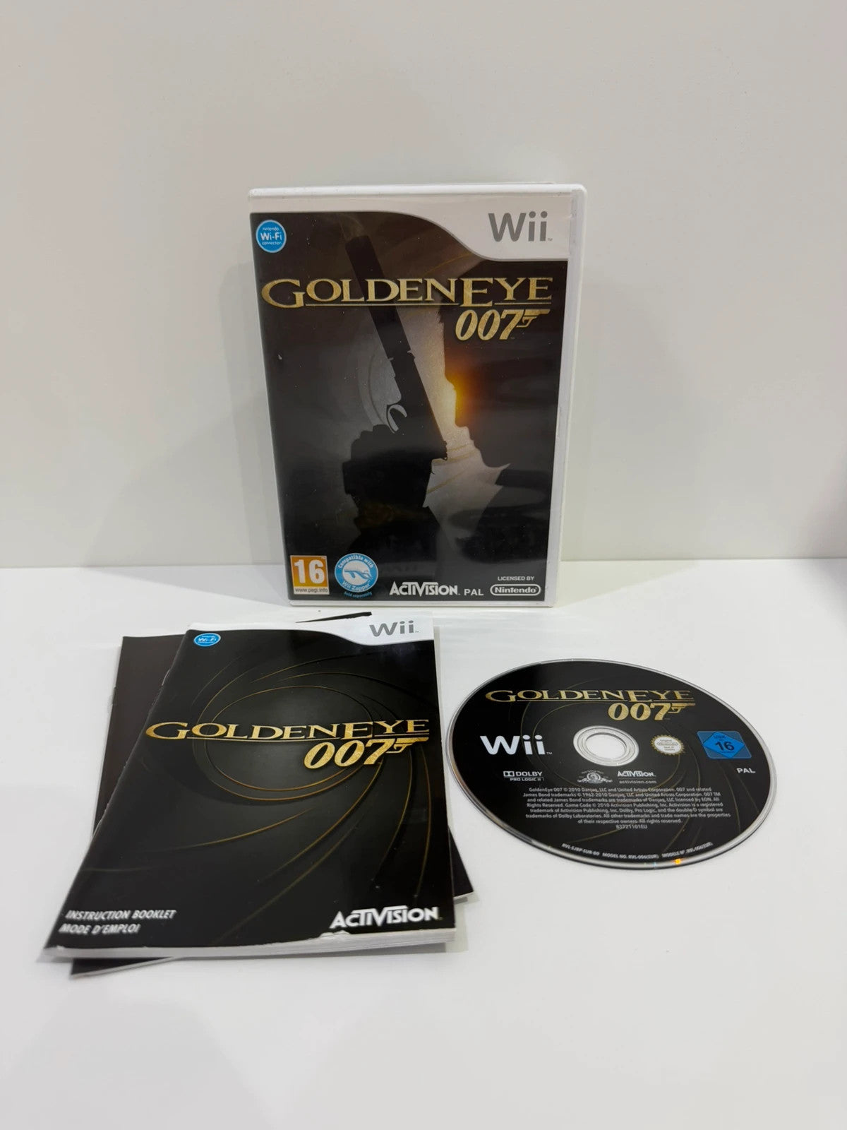 Goldeneye 007 video game for Nintendo Wii with complete manual and case.