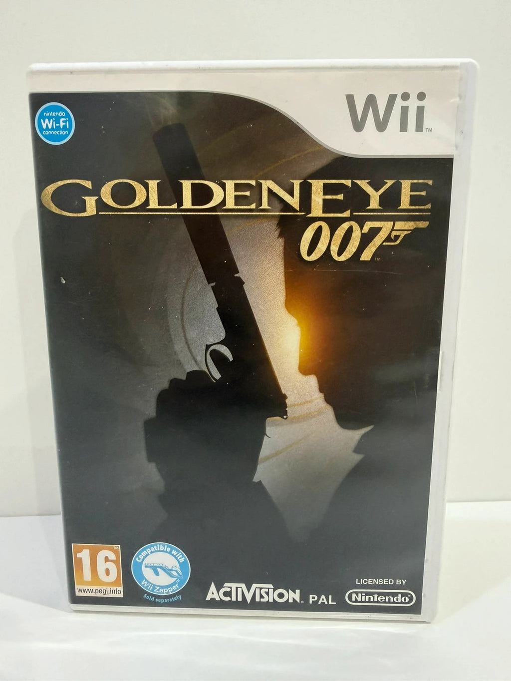Goldeneye 007 video game for Nintendo Wii with complete manual and case.