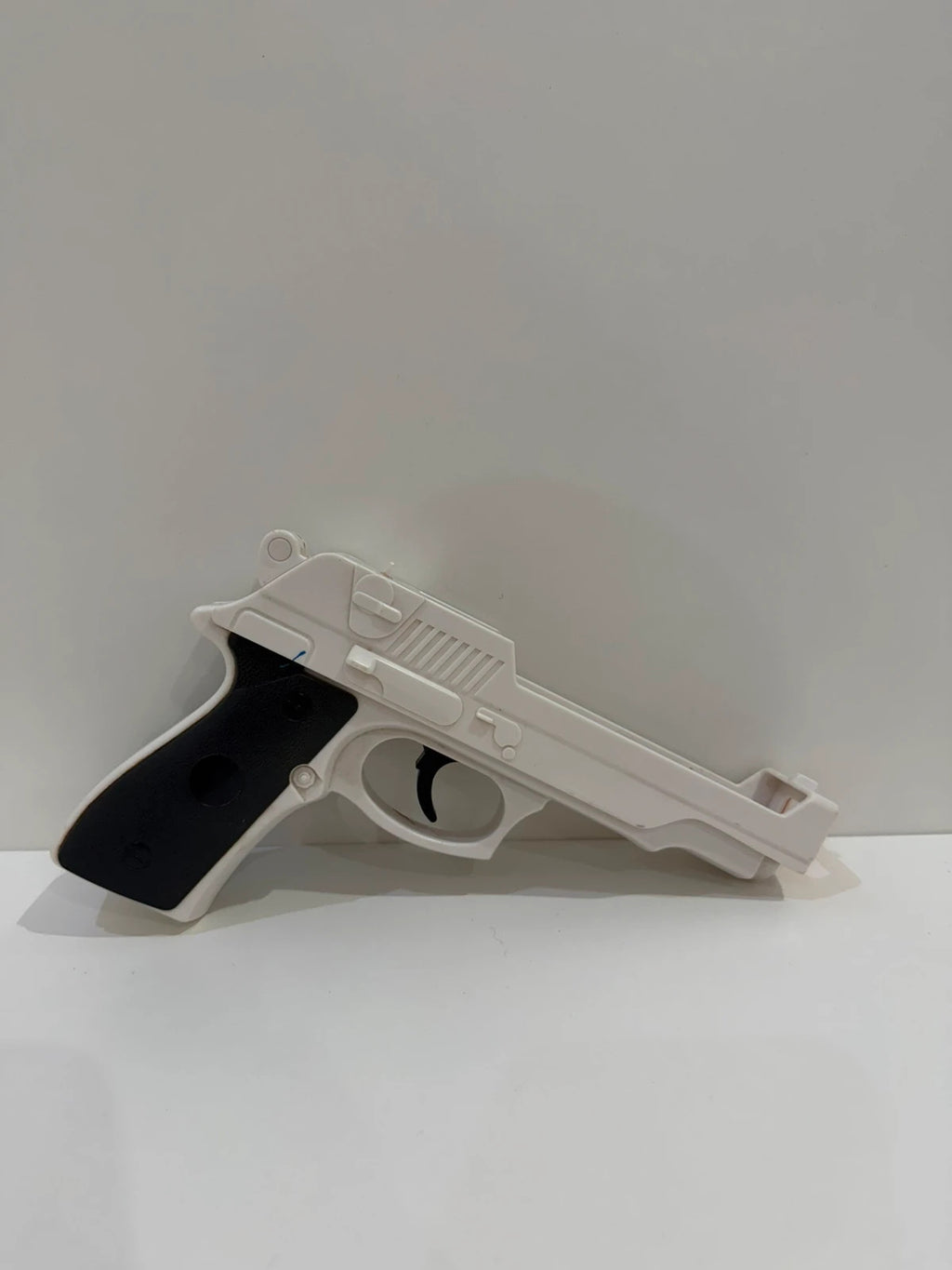 Value white hat with Nintendo Wii logo and gun controller design.