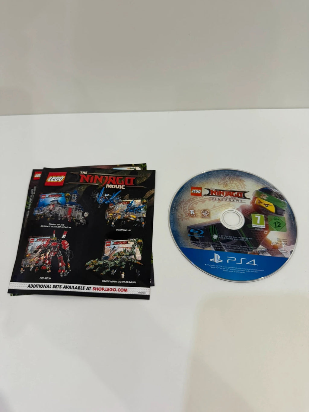 Plants vs. Zombies: Garden Warfare 2 PS4 game disc and case in very good condition.