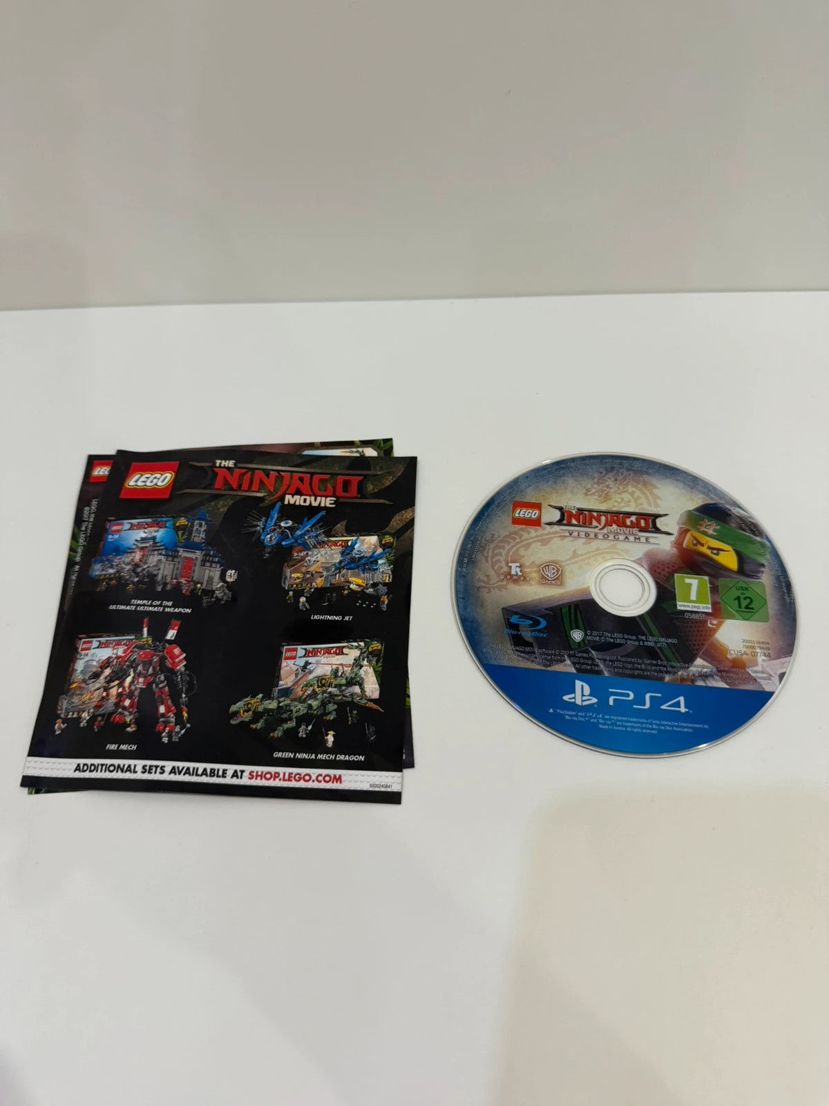 Plants vs. Zombies: Garden Warfare 2 PS4 game disc and case in very good condition.