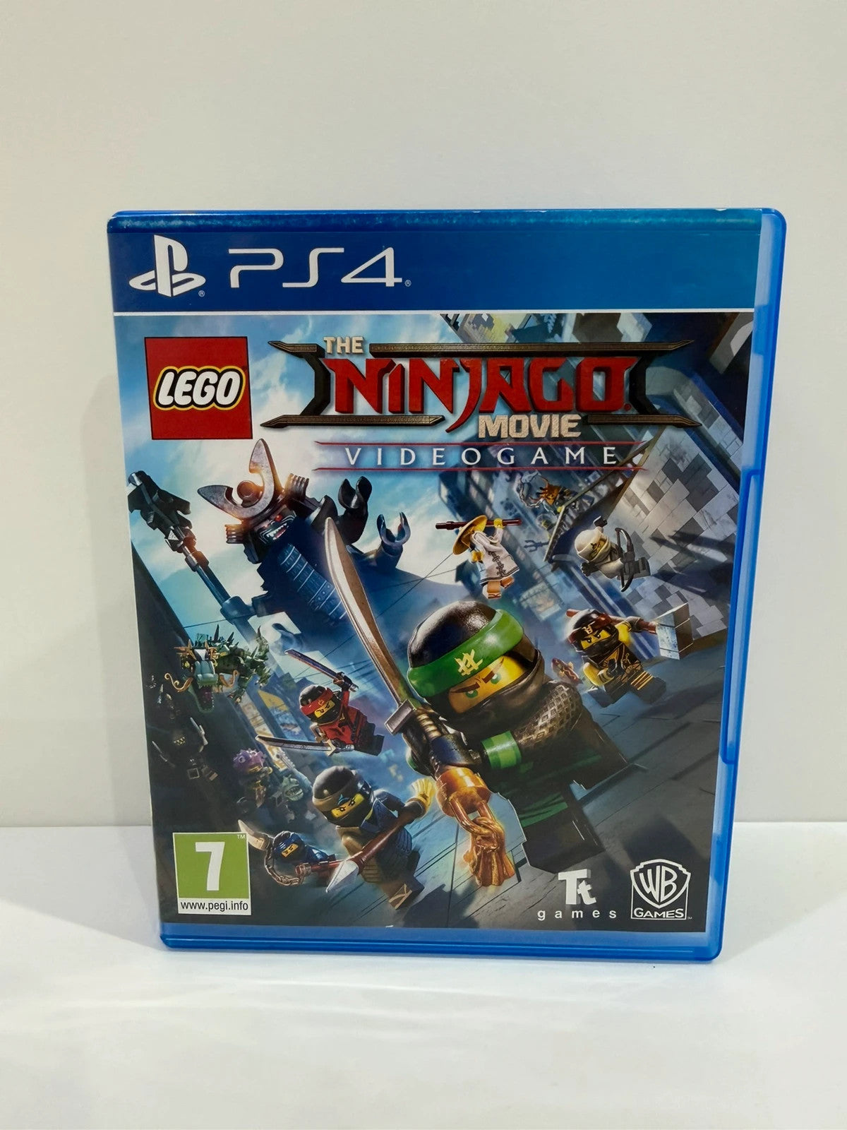 Plants vs. Zombies: Garden Warfare 2 PS4 game disc and case in very good condition.