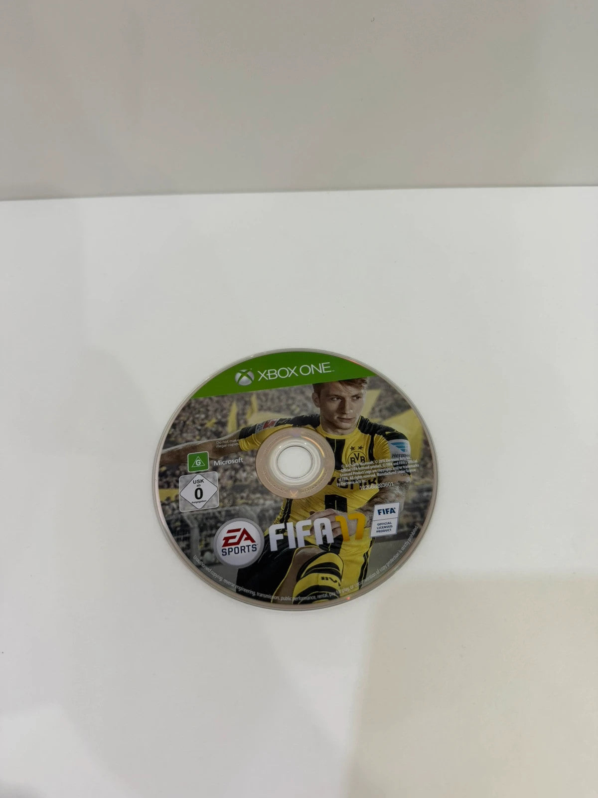 FIFA 17 Xbox One game disc with cover art, no manual included, very good condition.
