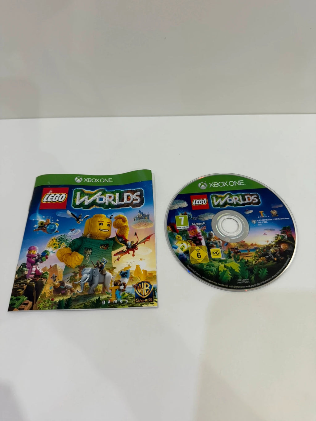 LEGO Worlds Xbox One game complete with manual, very good condition, light signs of use.