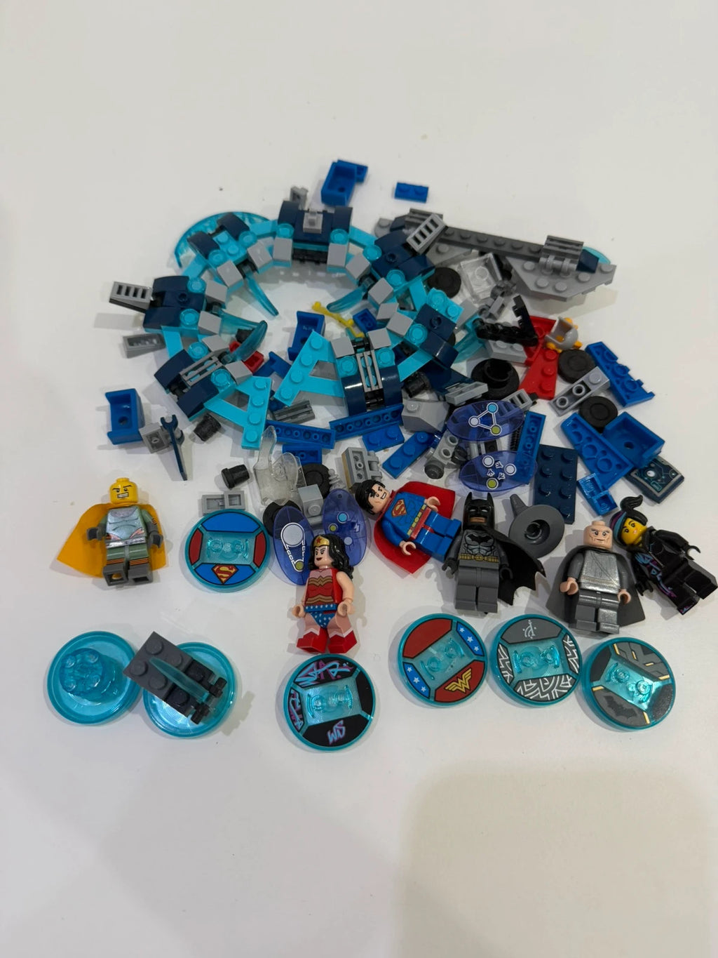 LEGO Dimensions video game bundle for Xbox 360 with USB Toy Pad and character figures.