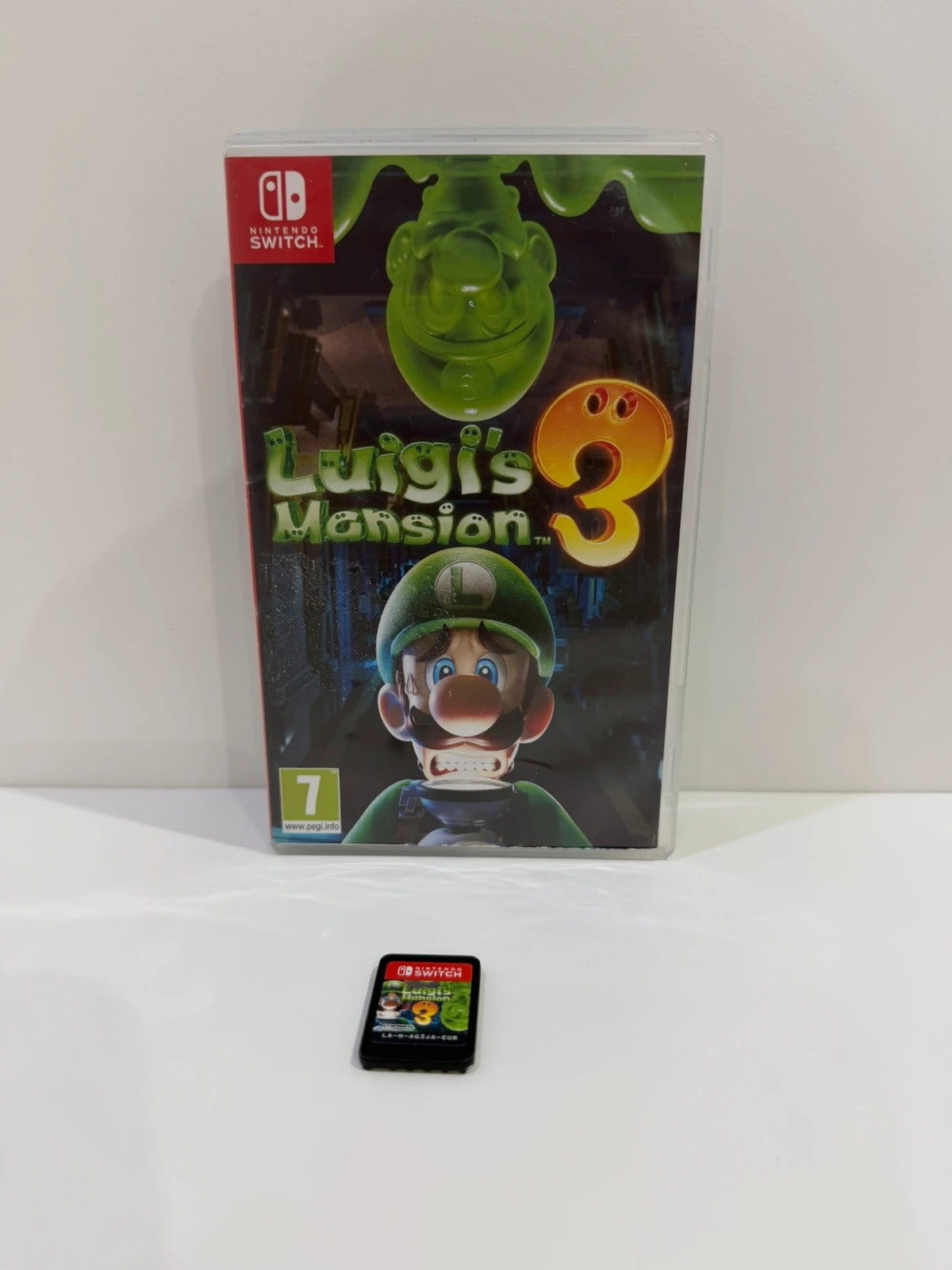 Luigi's Mansion 3 Nintendo Switch game cartridge and case, very good condition, no manual.