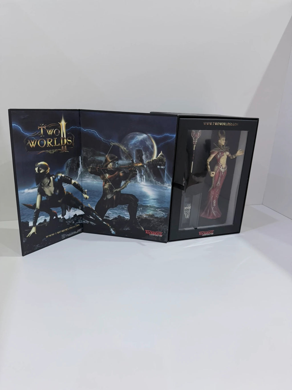 Two Worlds II Royal Edition Xbox 360 collector's statue with detailed artwork and packaging.