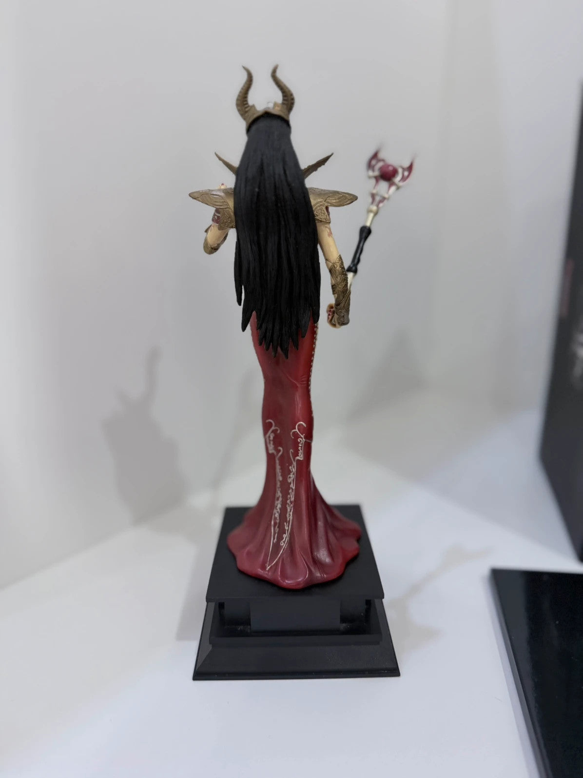 Two Worlds II Royal Edition Xbox 360 collector's statue with detailed artwork and packaging.