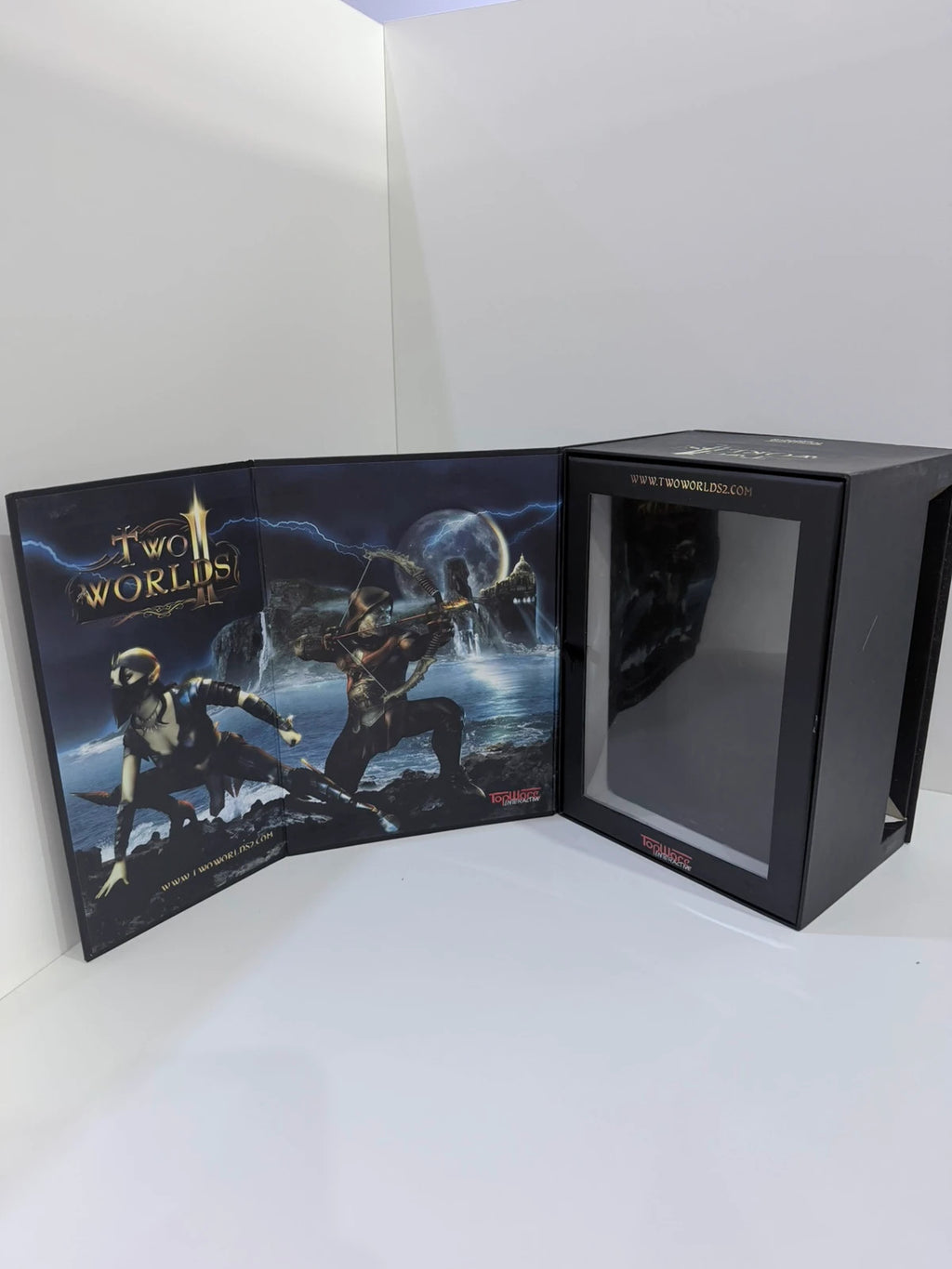 Two Worlds II Royal Edition Xbox 360 collector's statue with detailed artwork and packaging.