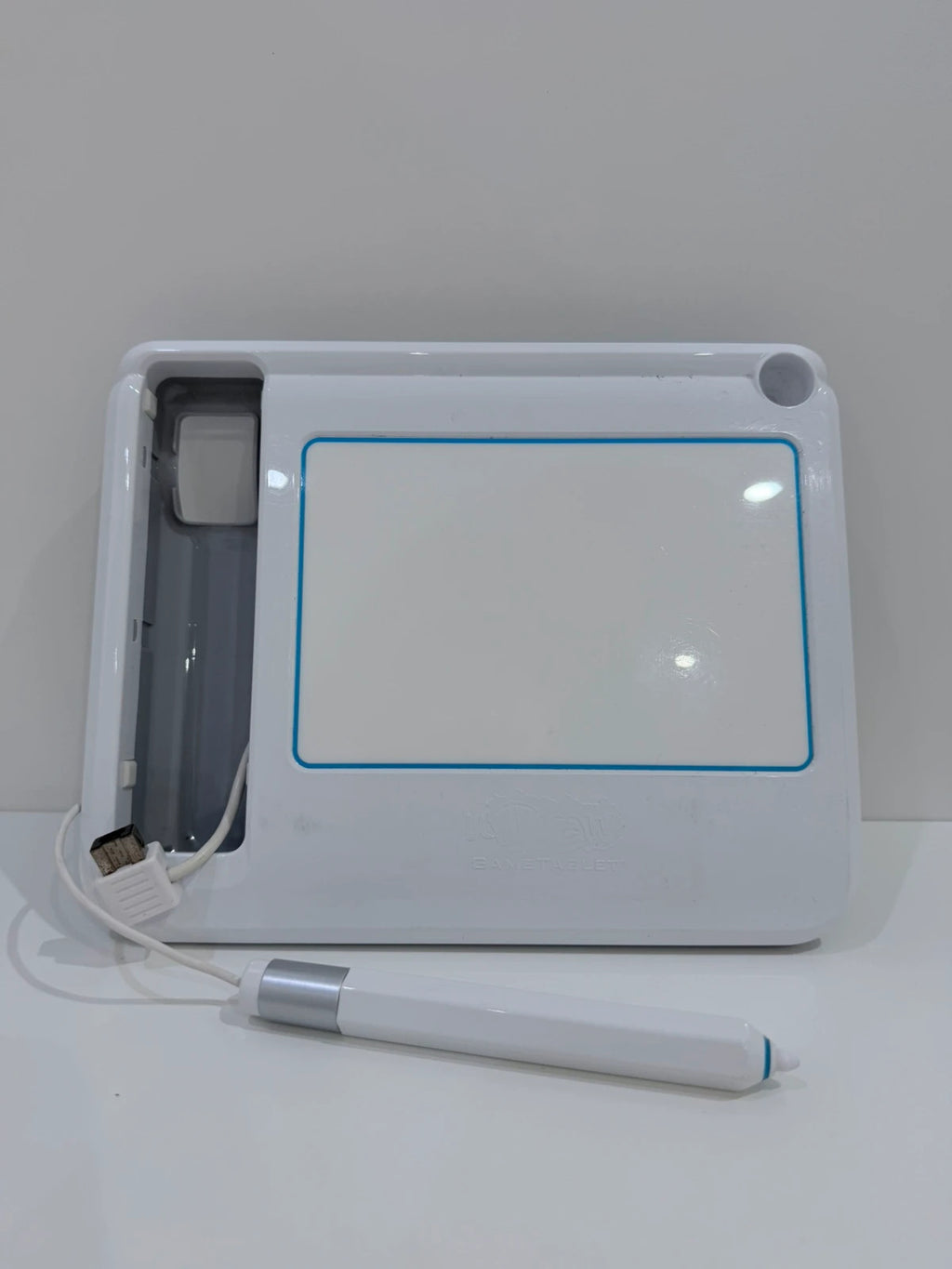uDraw GameTablet bundle for Nintendo Wii with game cases and accessories included.