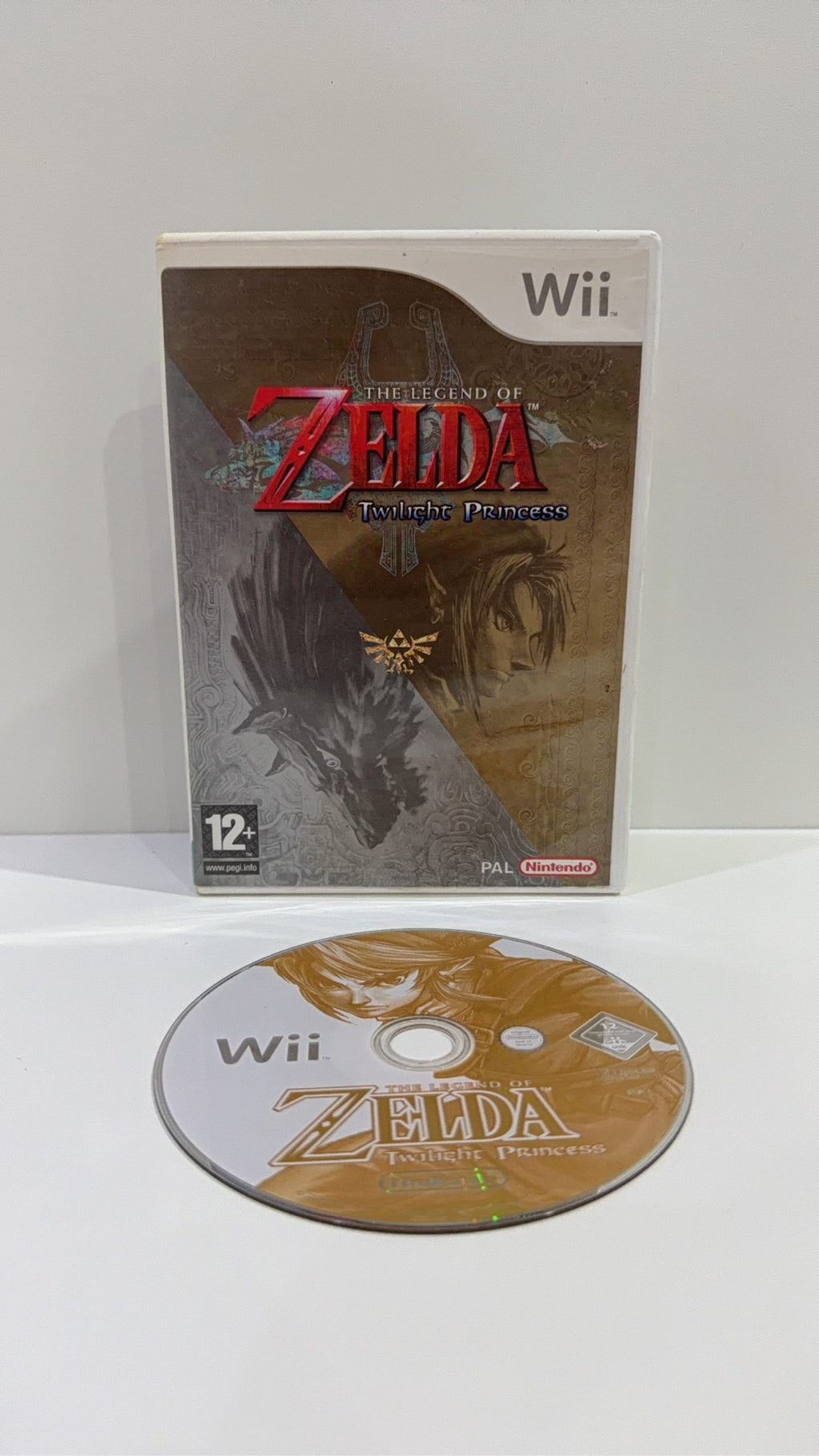 The Legend of Zelda: Twilight Princess for Nintendo Wii, includes case, cover, and game disc.