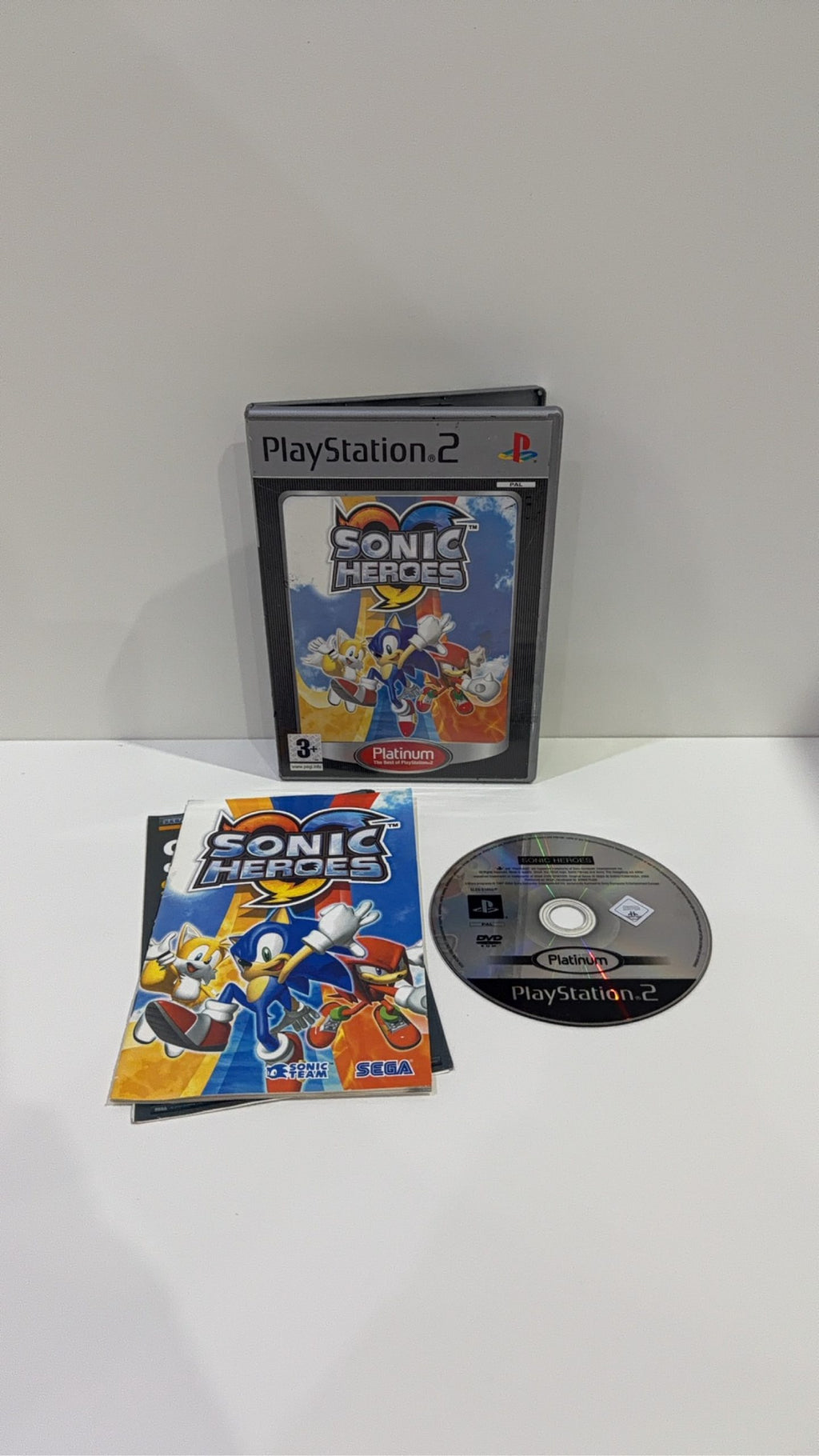 Sonic Heroes Platinum Edition for PS2, complete with case, cover, disc, and manual.