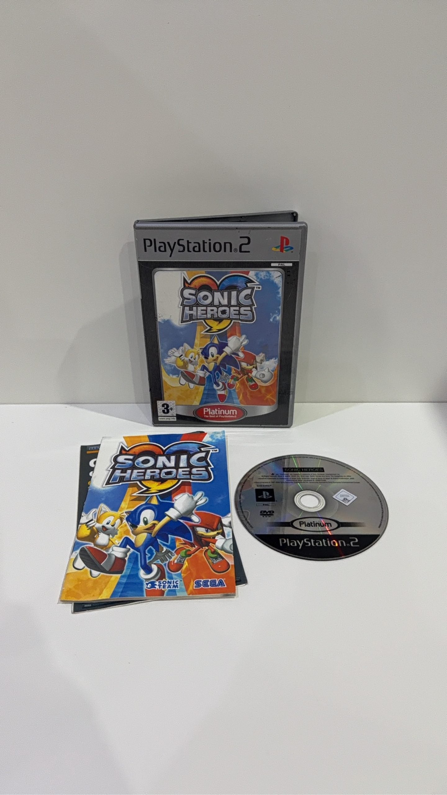 Sonic Heroes Platinum Edition for PS2, complete with case, cover, disc, and manual.