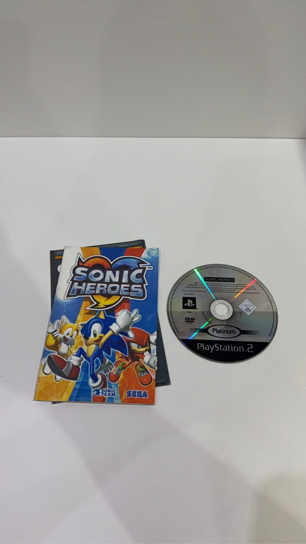 Sonic Heroes Platinum Edition for PS2, complete with case, cover, disc, and manual.