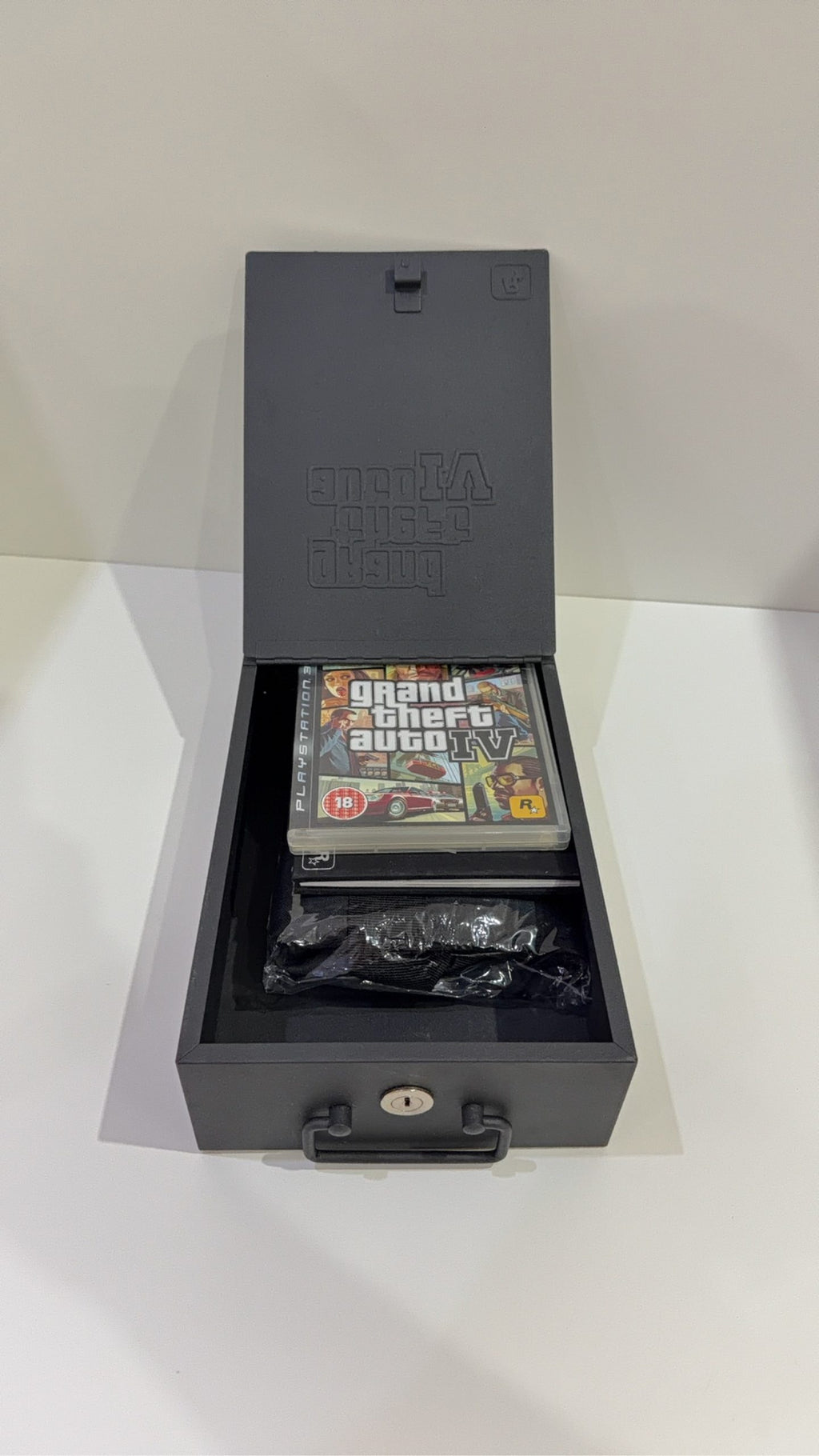 Grand Theft Auto IV Special Edition PS3 complete collector's set with game and metal lockbox.