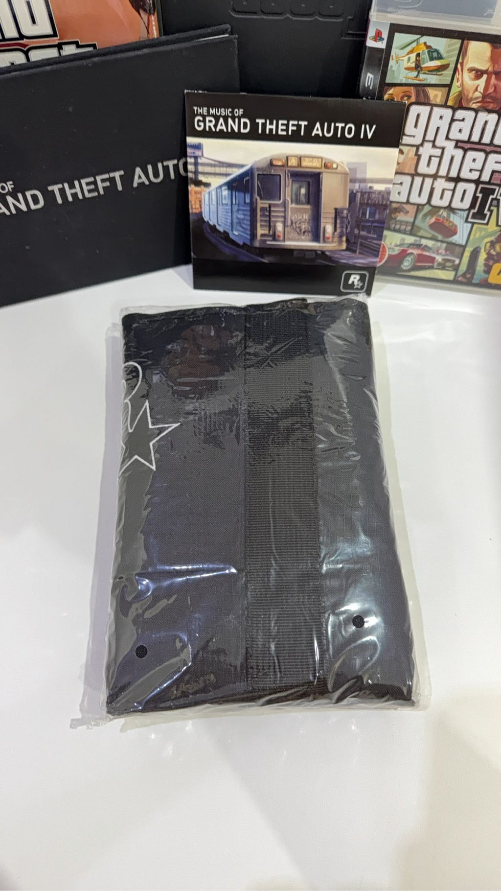 Grand Theft Auto IV Special Edition PS3 complete collector's set with game and metal lockbox.