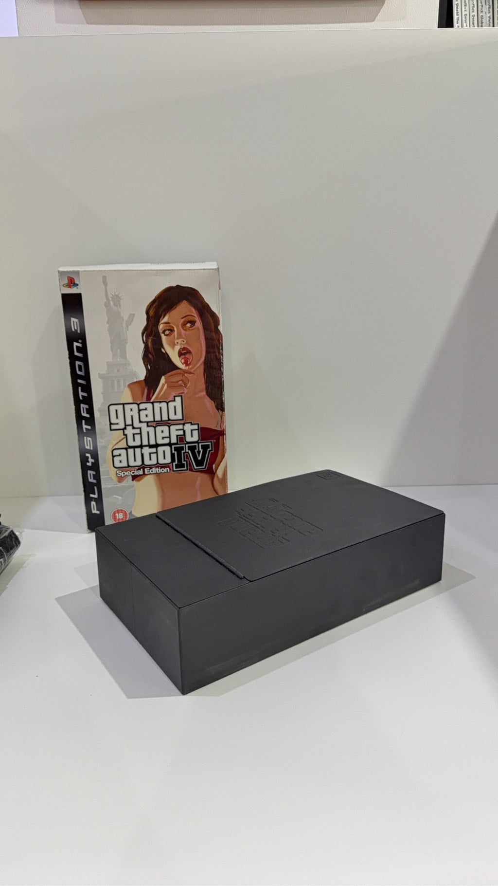 Grand Theft Auto IV Special Edition PS3 complete collector's set with game and metal lockbox.