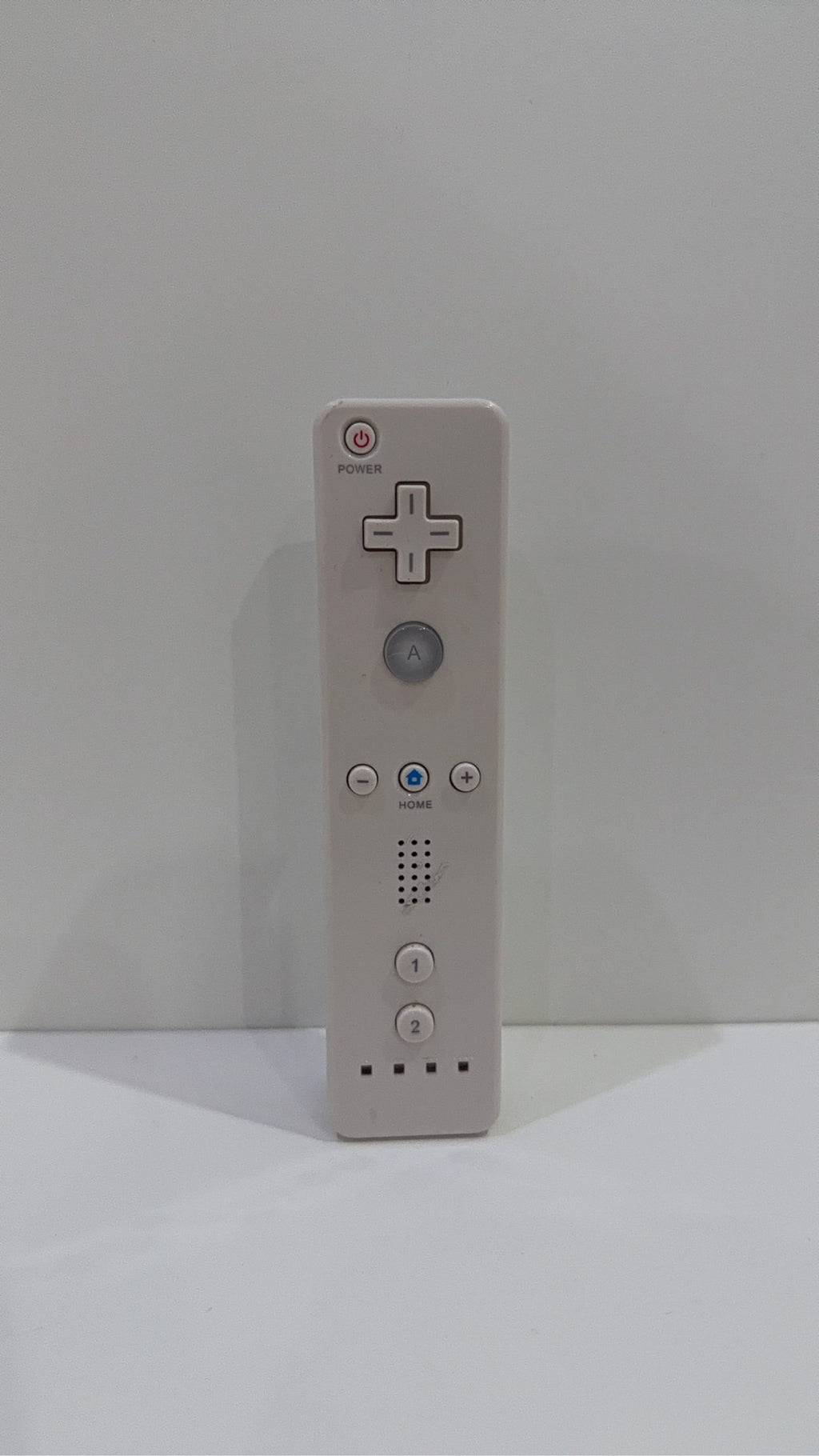 Third-party white Nintendo Wii compatible remote controller, tested and fully working.