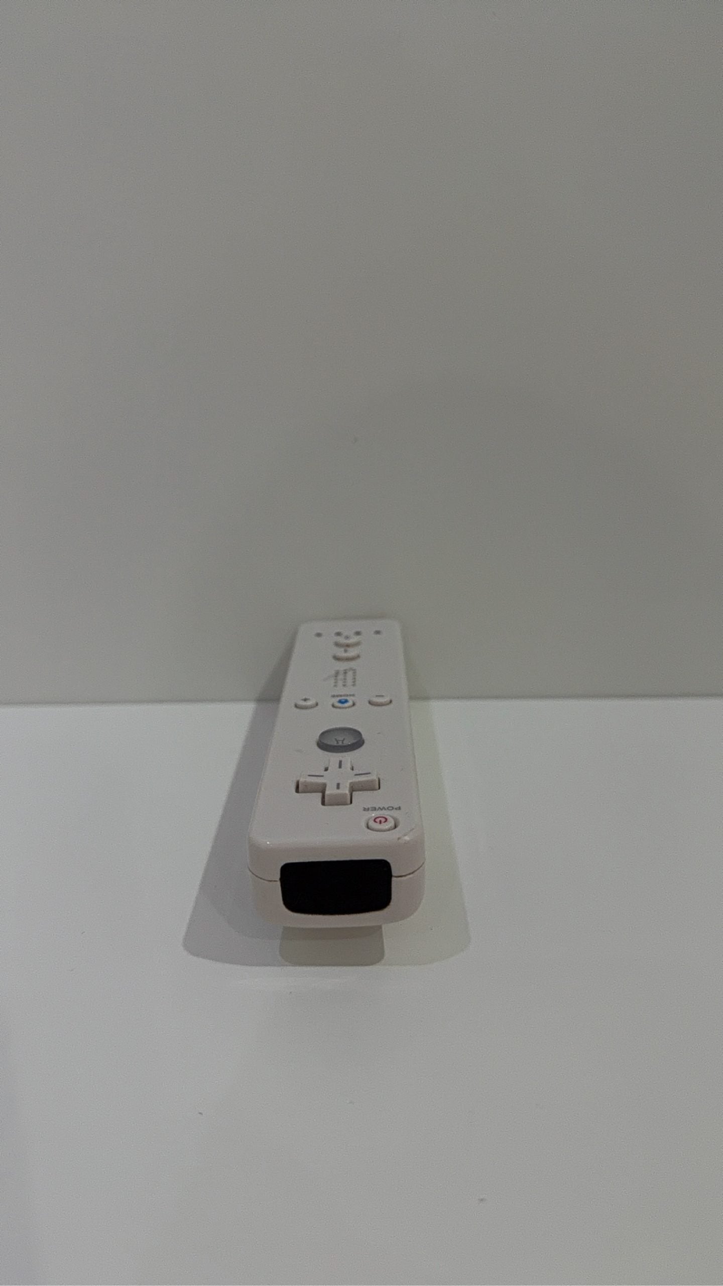 Third-party white Nintendo Wii compatible remote controller, tested and fully working.