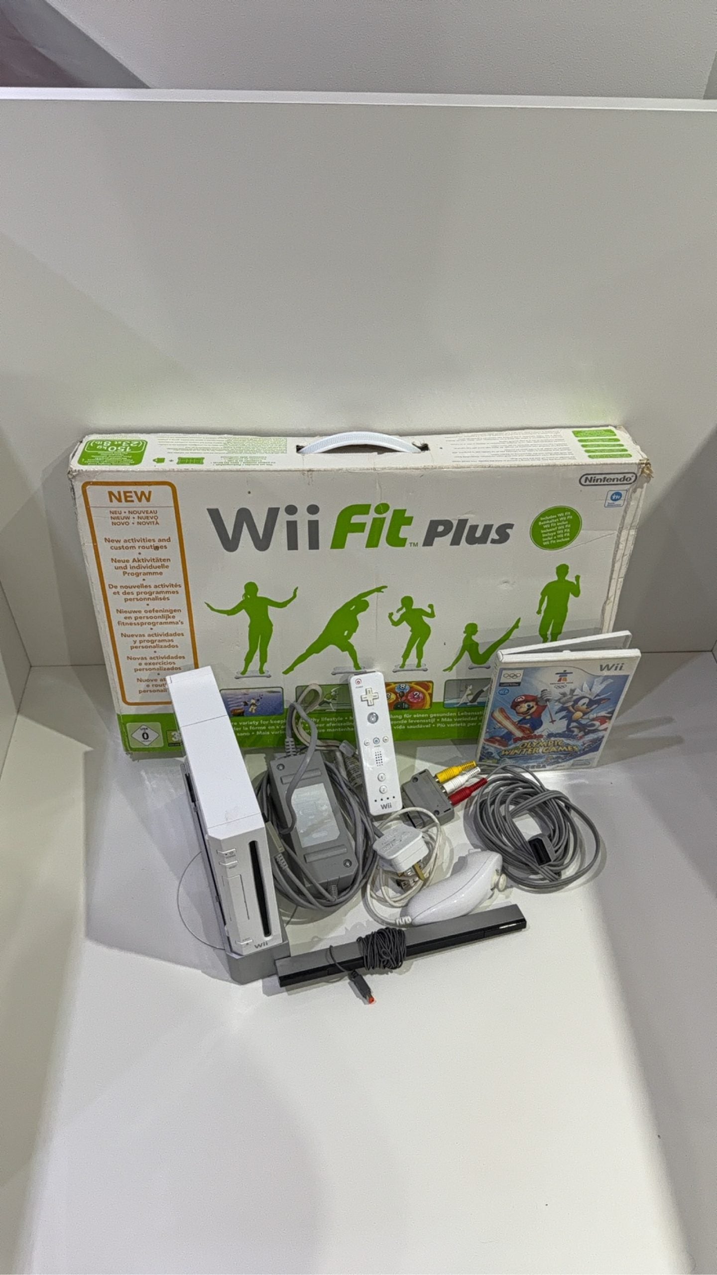 Nintendo Wii Console White Wii Fit Plus Bundle with accessories and games, tested in very good condition.