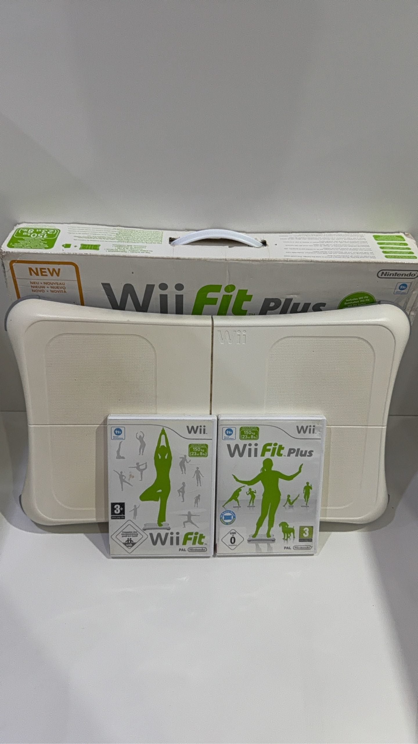 Nintendo Wii Console White Wii Fit Plus Bundle with accessories and games, tested in very good condition.